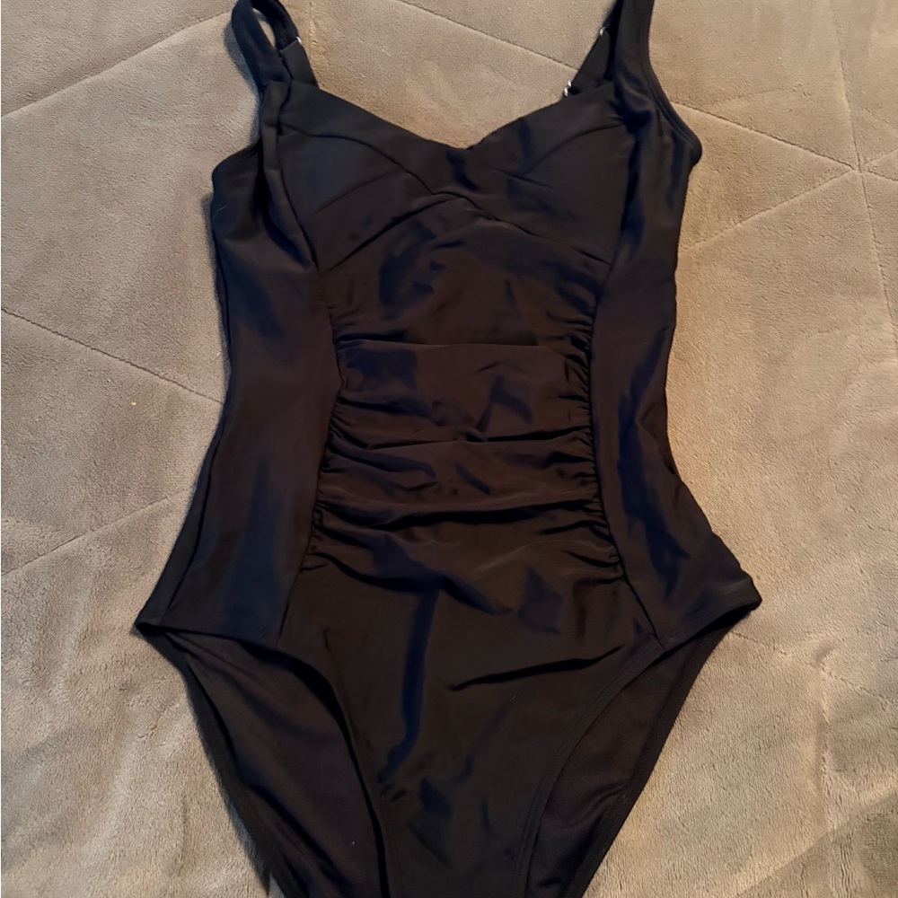 Cupshe Elegant Black One Piece Swimsuit with tummy control